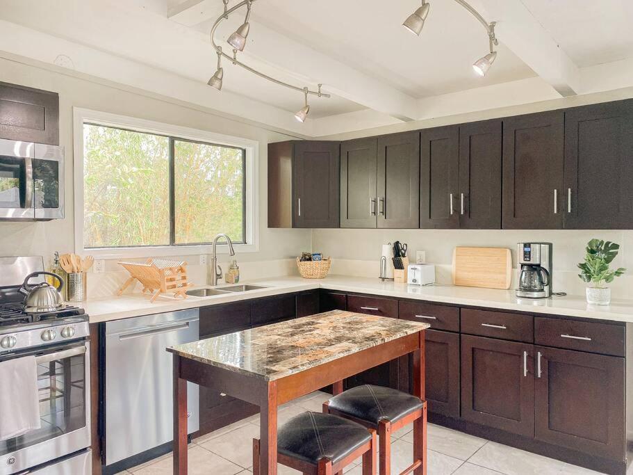 Monstera Bungalow, Spacious, King Bed, Big Kitchen Keaau ภายนอก รูปภาพ